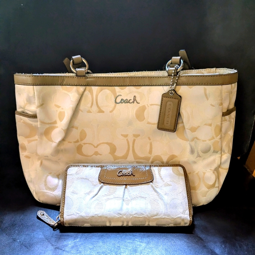 Coach East West Signature Coach and Wallet Set